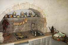 トゥルッリの宿の台所