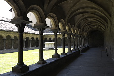 サントルソ修道院の回廊