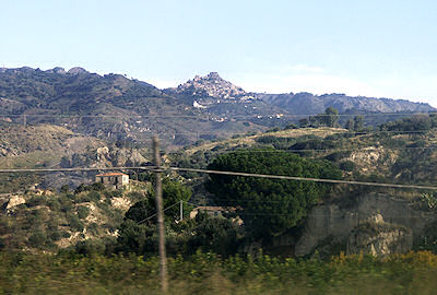 列車の車窓から見たボーヴァの遠景
