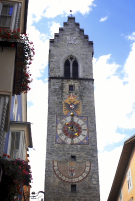 ヴィピテーノのシンボル・時計塔