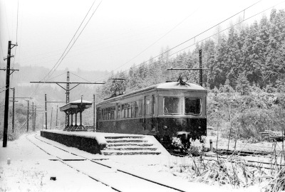 雪の七谷駅

