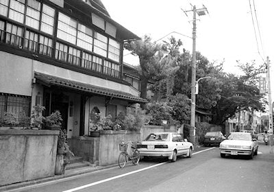 旧藍染川沿いの旧家